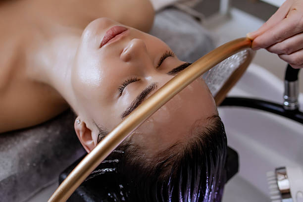 Pratique d'un Head Spa professionnel avec douchette sensorielle